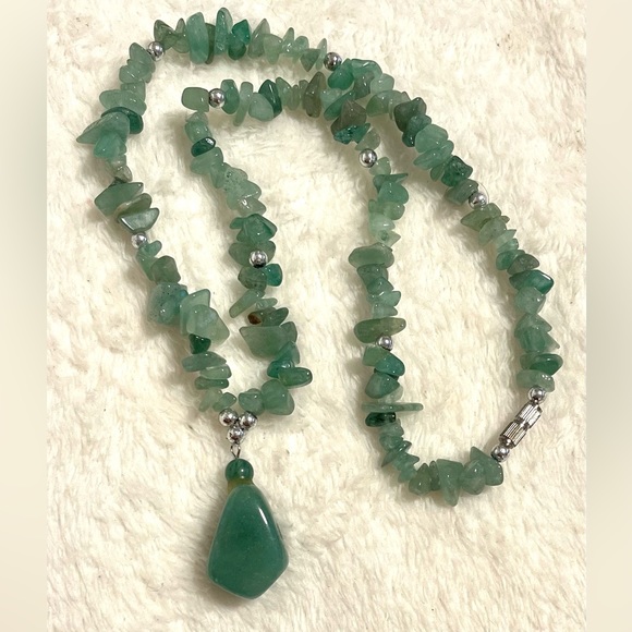 Beautiful Green Aventurine Chip Pendant drop necklace in excellent condition! - Picture 4 of 5